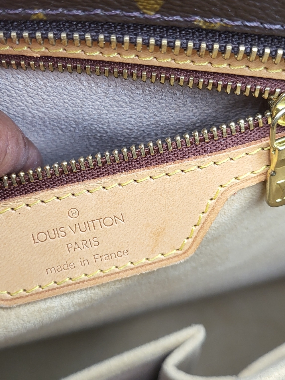 LOUIS VUITTON Monogram GM Luco. Authentic w/COA.. - Picture 11 of 16